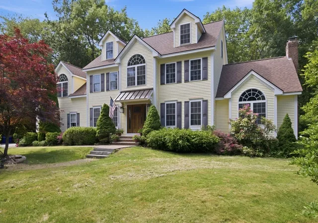1st image of 8 Evergreen Dr, Plaistow, NH 03865 | MLS# 73537161