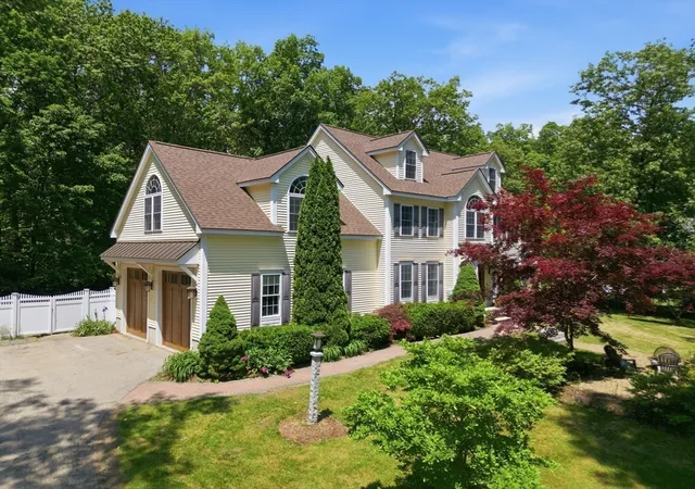 2nd image of 8 Evergreen Dr, Plaistow, NH 03865 | MLS# 73537161