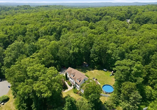 3rd image of 8 Evergreen Dr, Plaistow, NH 03865 | MLS# 73537161