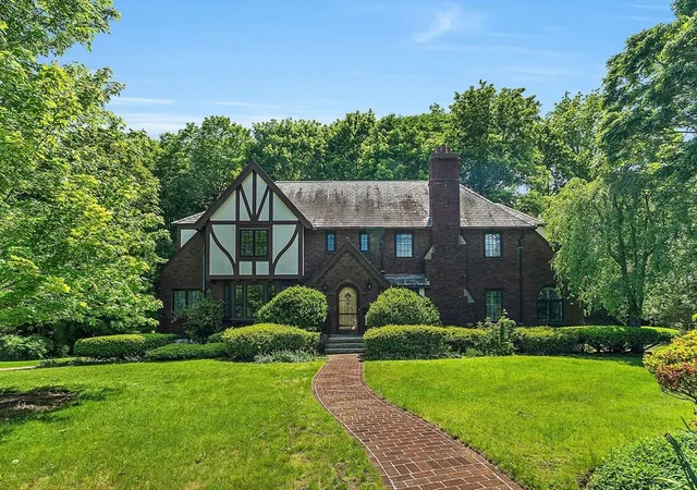 1st image of 518 Newton St, Chestnut Hill, MA 02467 | MLS# 73529380