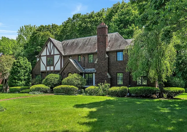2nd image of 518 Newton St, Chestnut Hill, MA 02467 | MLS# 73529380