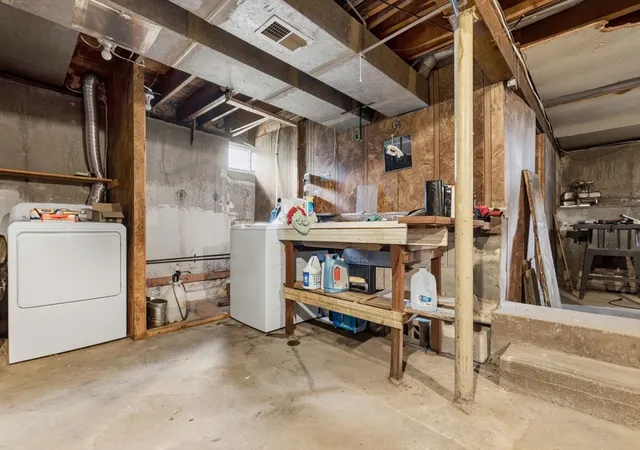 39th image of 42 B St, Lynn, MA 01905 | MLS# 73560464