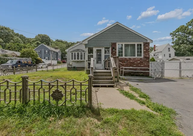3rd image of 42 B St, Lynn, MA 01905 | MLS# 73560464