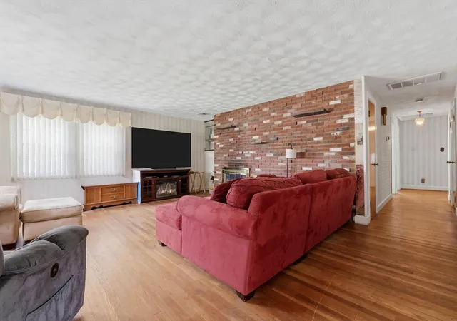 5th image of 42 B St, Lynn, MA 01905 | MLS# 73560464