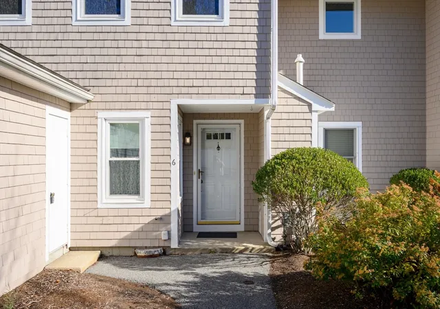 3rd image of 6 Schooner Ln, Quincy, MA 02649