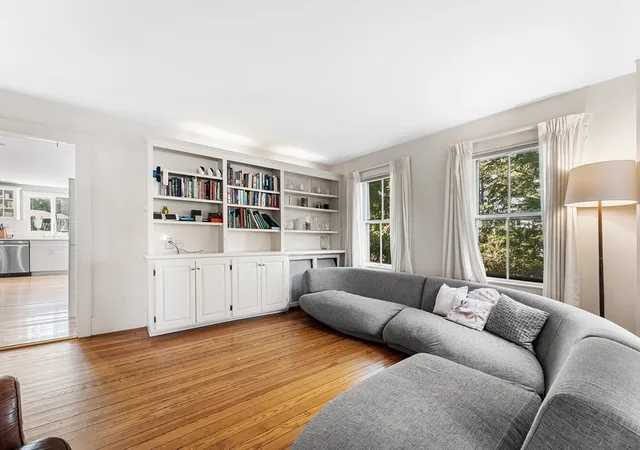 Homes for sale in Wellesley, MA | 29 Cottage St, Wellesley, MA 02482 | MLS# 73500976