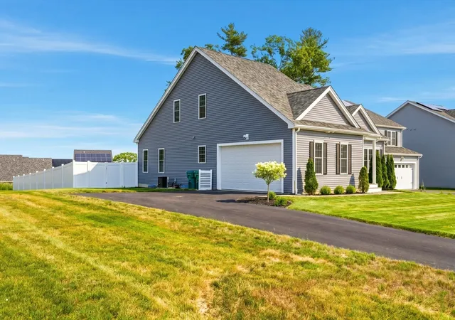 Photo 3 of Sale Pending at 208 Crownshield Ave #208, Uxbridge, MA 01569 | MLS# 73551223 | Listing updated on 2026-09-03