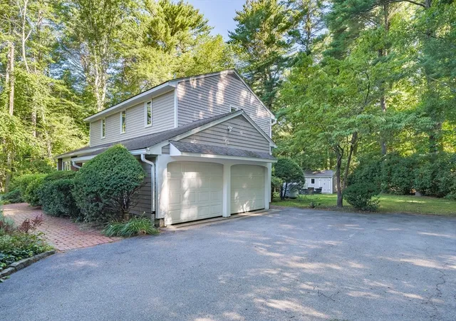 4th image of 2 Nottingham Dr, Raynham, MA 02767 | MLS# 73556504