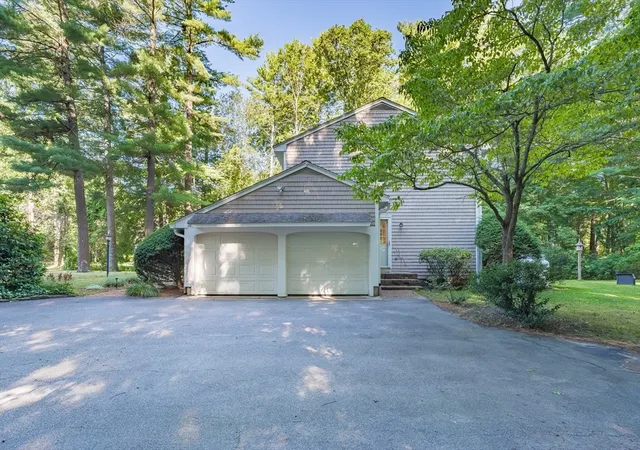 5th image of 2 Nottingham Dr, Raynham, MA 02767 | MLS# 73556504