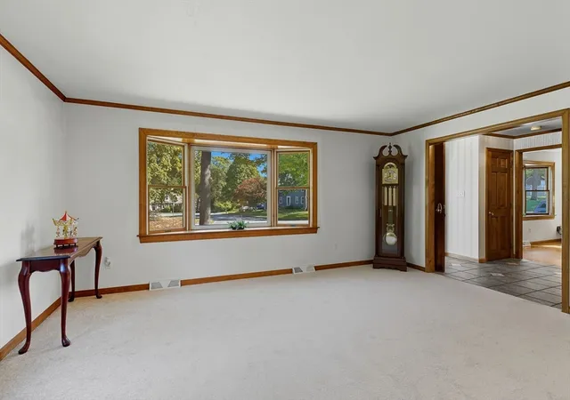 Photo 4 of Sale Pending at 114 Lodi Rd, Marlborough, MA 01752 | MLS# 73441517 | Listing updated on 2026-01-13