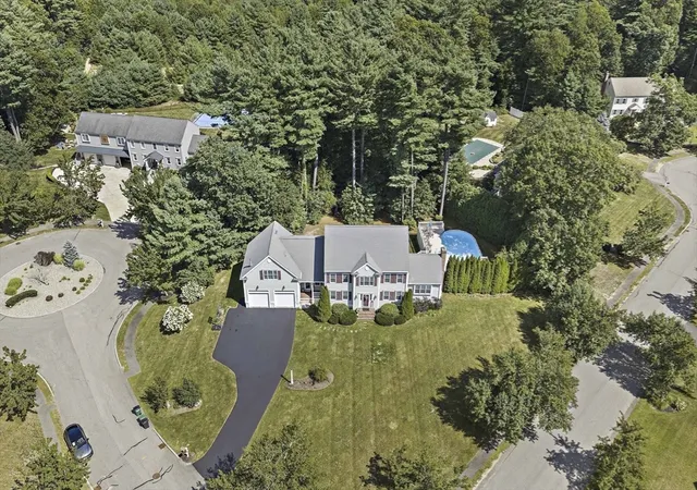 2nd image of 49 Lantern Ln, Pembroke, MA 02359 | MLS# 73566705