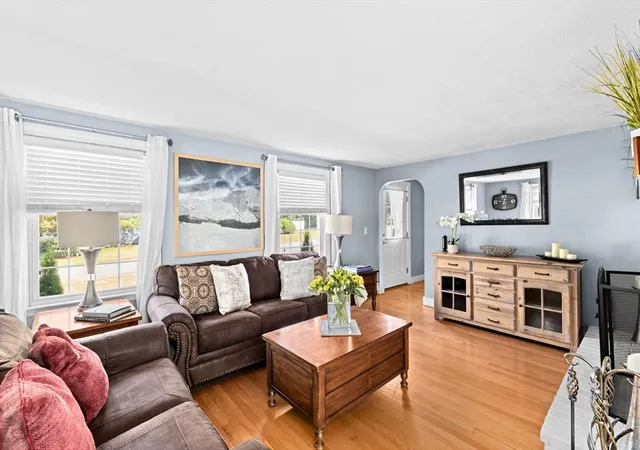 2nd image of 4 Country Dr, Hingham, MA 02043 | MLS# 73559531