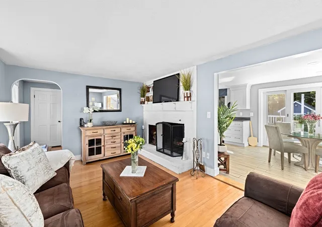 3rd image of 4 Country Dr, Hingham, MA 02043 | MLS# 73559531