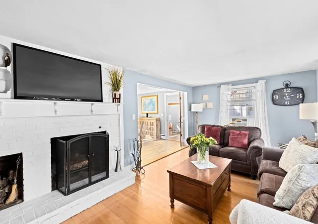 4th image of 4 Country Dr, Hingham, MA 02043 | MLS# 73559531