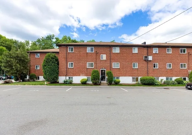 9th image of 68 Byron Rd #5, Boston, MA 02467 | MLS# 73538049