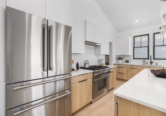4th image of 5 Lookout Lane, Portsmouth, RI 02871 | MLS# 73501035