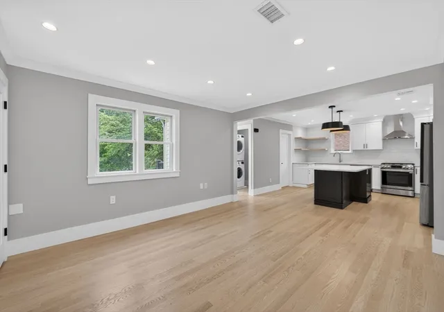 2nd image of 29 Hanson St, Boston, MA 02118