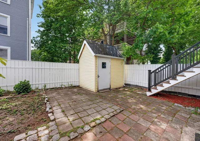 2nd image of 29 Hanson St, Somerville, MA 02143