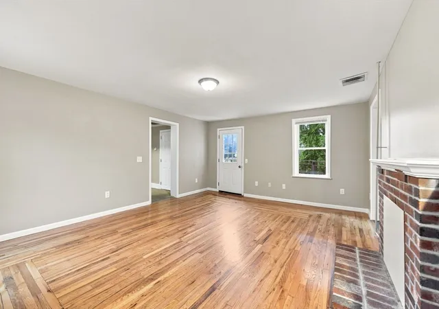 5th image of 5 Princeton St, Westfield, MA 01085 | MLS# 73557588