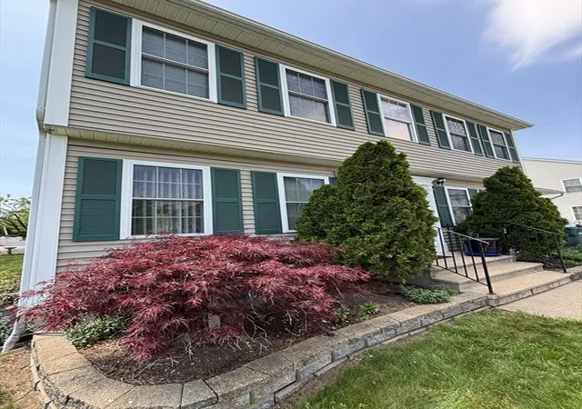 Homes for sale in Springfield, MA | 266 Christopher Dr, Springfield, MA 01119 | MLS# 73526795