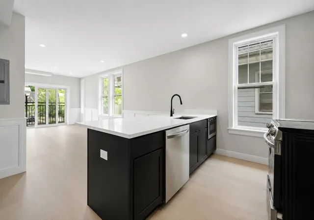 3rd image of 1006-B Broadway #B, Somerville, MA 02144 | MLS# 73552316