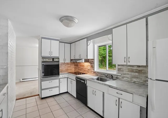2nd image of 237 Hovenden Ave, Brockton, MA 02302 | MLS# 73540398