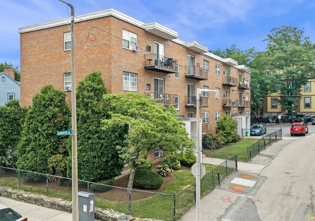 1st image of 4 Robinwood Avenue #6, Jamaica Plain, MA 02130 | MLS# 73552582