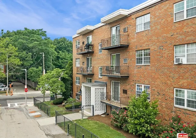 2nd image of 4 Robinwood Avenue #6, Jamaica Plain, MA 02130 | MLS# 73552582