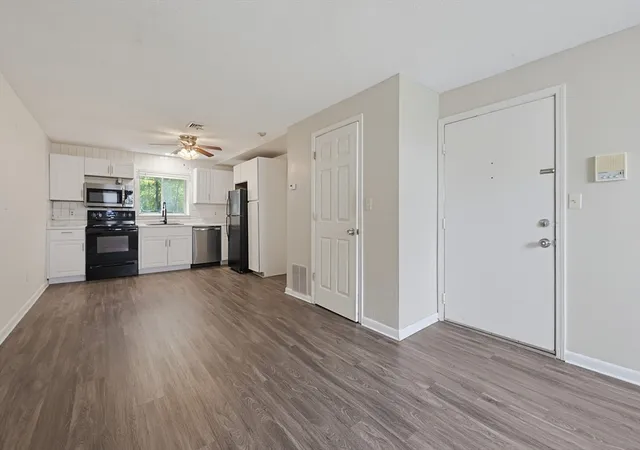 2nd image of 5455 N Main St, Fall River, MA 02720