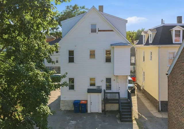 2nd image of 1272 Pleasant St, New Bedford, MA 02740 | MLS# 73548845