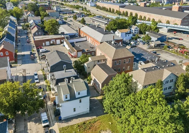 3rd image of 1272 Pleasant St, New Bedford, MA 02740 | MLS# 73548845
