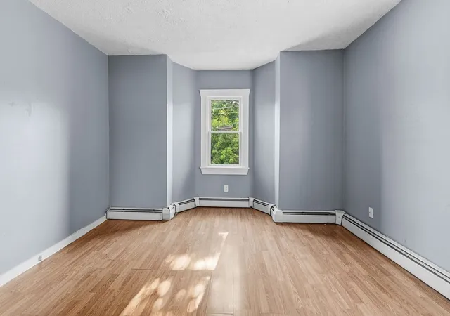 4th image of 1272 Pleasant St, New Bedford, MA 02740 | MLS# 73548845