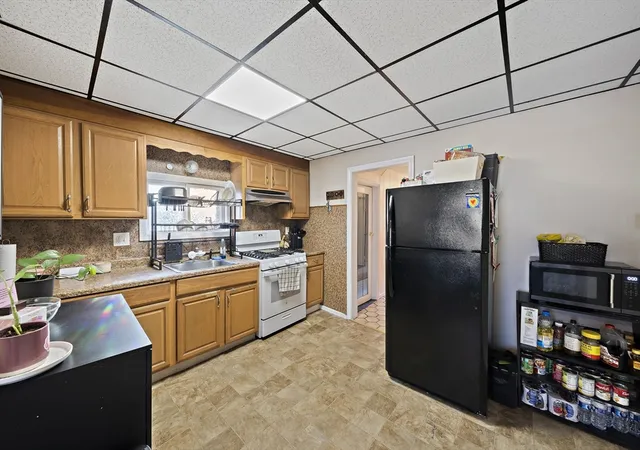 Homes for sale in Stoughton, MA | 88 Pearl St, Stoughton, MA 02072 | MLS# 73490259
