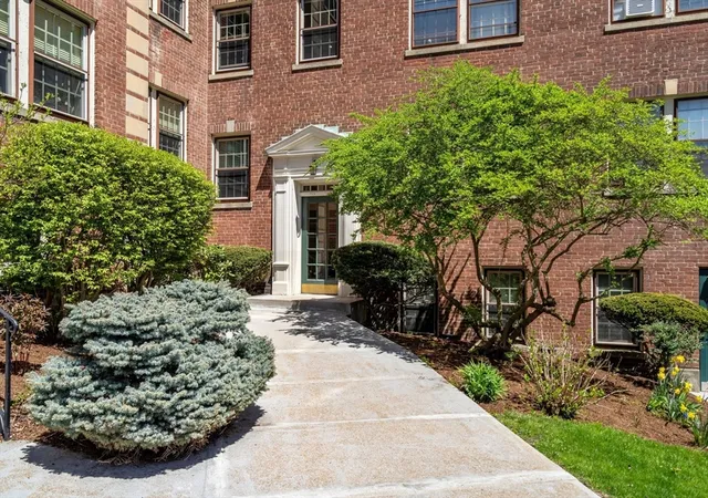 2nd image of 1490 Beacon St, Brookline, MA 02446