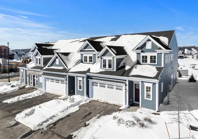 Photo 5 of Sale Pending at 58 E Point Dr #15, East Providence, RI 02916 | MLS# 73489640 | Listing updated on 2026-05-13