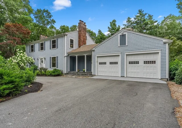 Photo 3 of Single family home for sale at 18 Indian Cvs Rd, Marion, MA 02738 | MLS# 73570238 | Listing updated on 2026-09-04