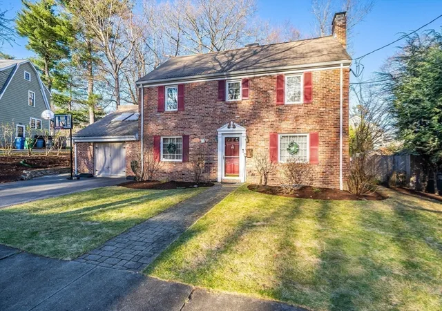 2nd image of 17 Woodhaven Rd, Waban, MA 02468 | MLS# 73542334