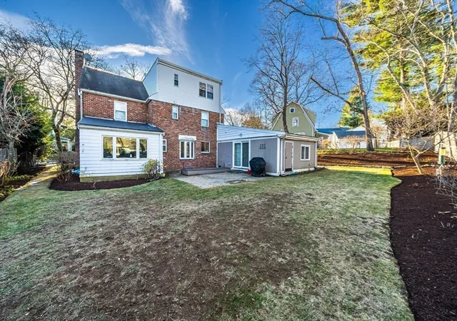3rd image of 17 Woodhaven Rd, Waban, MA 02468 | MLS# 73542334