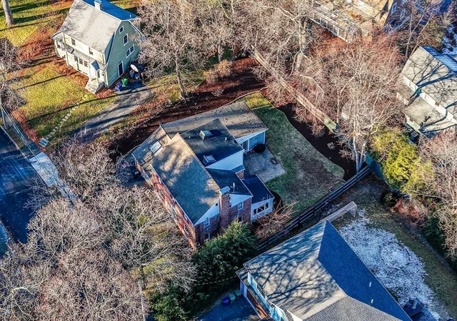 4th image of 17 Woodhaven Rd, Waban, MA 02468 | MLS# 73542334