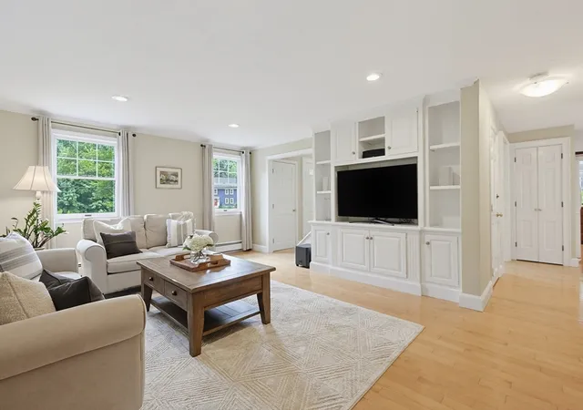 3rd image of 1804 Washington St, Holliston, MA 01746 | MLS# 73568274