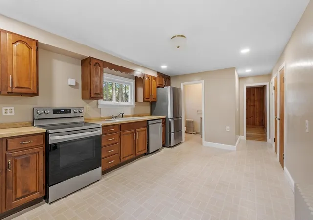 Homes for sale in Gardner, MA | 12 Becky Ave, Gardner, MA 01440 | MLS# 73524014