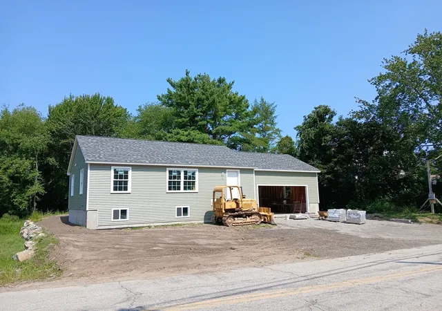 Photo 3 of Single family home for sale at 86 Ferry Road, Salisbury, MA 01952 | MLS# 73416419 | Listing updated on 2025-12-19