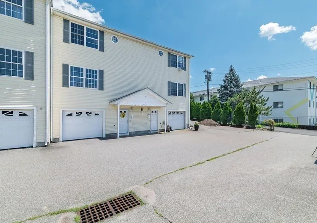 Homes for sale in North Providence, RI | 377 Woonasquatucket Ave #3, North Providence, RI 02911 | MLS# 73547877