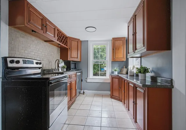 5th image of 92 Broadway, Taunton, MA 02780 | MLS# 73554056
