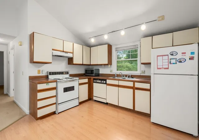 Photo 4 of Sale Pending at 12 Winifred Ave, Worcester, MA 01602 | MLS# 73569644 | Listing updated on 2026-09-15