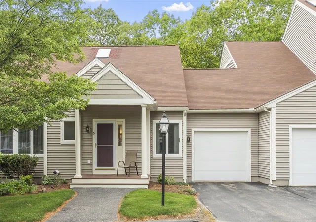 Homes for sale in Woburn, MA | 5 Vine Brook Way #5, Woburn, MA 01801 | MLS# 73525144