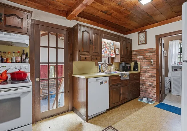 4th image of 20 Baker St, Hanson, MA 02341 | MLS# 73543874