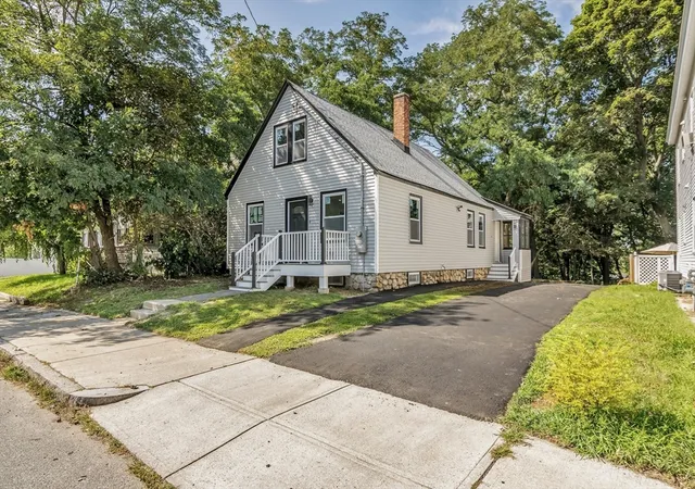 Photo 2 of Single family home for sale at 197 Oakland Ave, Methuen, MA 01844 | MLS# 73564689 | Listing updated on 2026-09-19