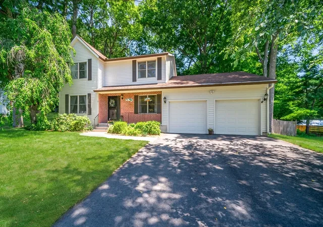 1st image of 7 Bunker Cir, Springfield, MA 01108 | MLS# 73552174