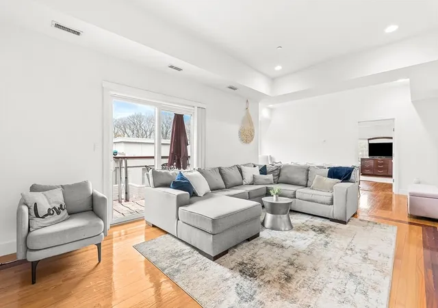 Photo 3 of Condo for sale at 310 Hammond Pond Pkwy #301, Chestnut Hill, MA 02467 | MLS# 73505018 | Listing updated on 2026-09-18
